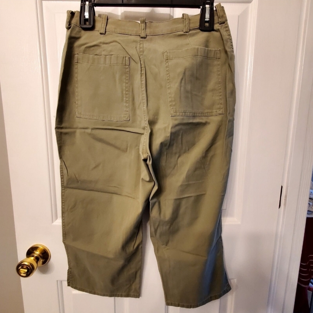 Gloria Vanderbilt Women's Olive Green Capri Pants EUC Size 8 - Picture 2 of 10
